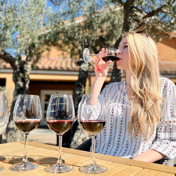 Meet your Posher, Meghan - Picture 6 of 11